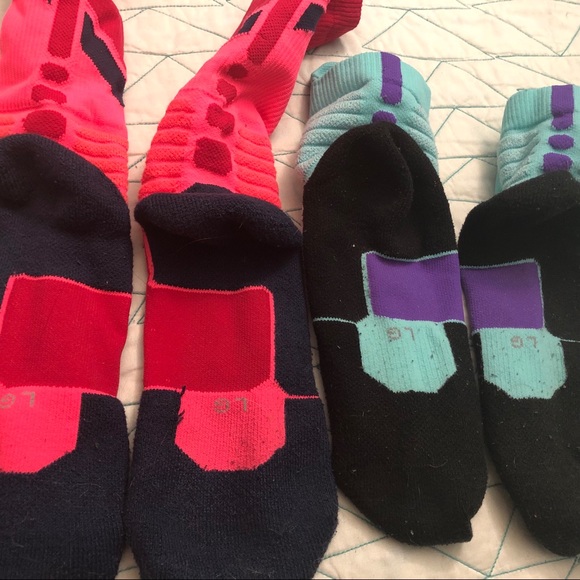 2 pairs of socks - Picture 2 of 3